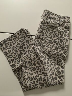 #67 Kensie Jeans Beige and Gray Animal Print Jeans / never worn